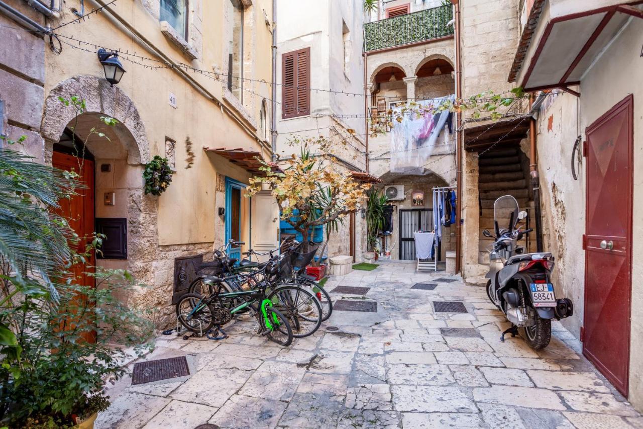 La Pergola Apt In The Heart Of Bari Exterior photo